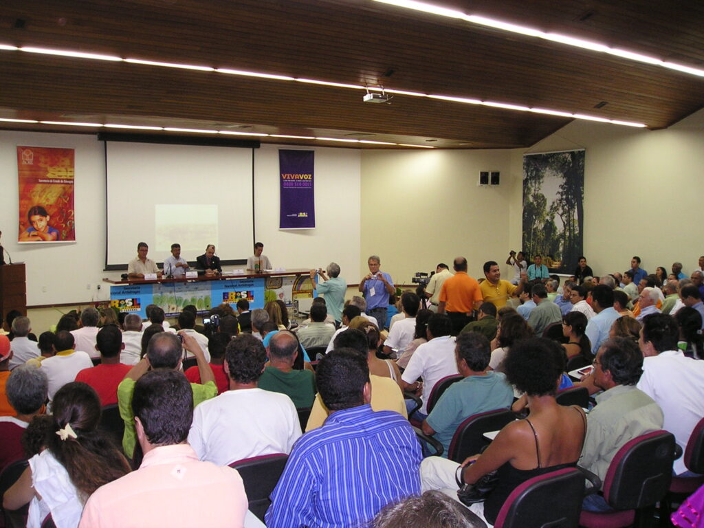 Plenary of the Seminar for the creation of GMT/CONAD with the 
participation of representatives of the main traditions, the Government and Academia, 
Rio Branco, 2006.