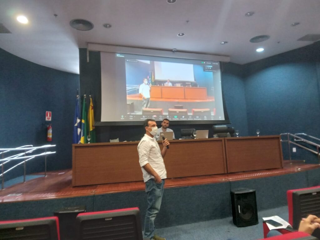 Henrique Antunes speaking at public hearing on ayahuasca in Acre, Brazil in November 2025